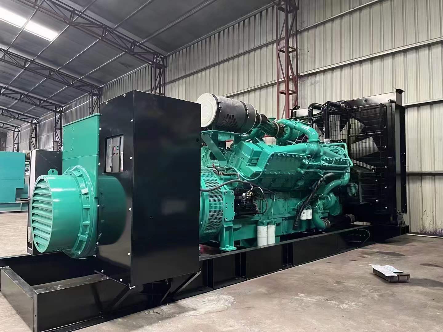 岳塘如何降低 800kW 柴油发电机输出电流的波动？