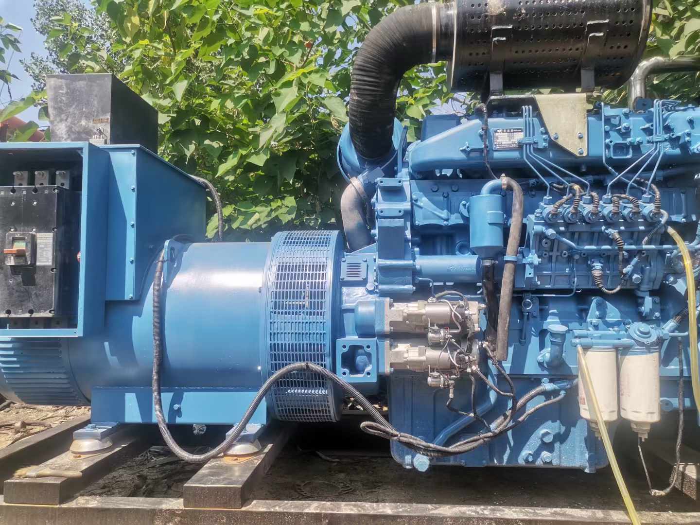 岳塘详细说明降低 800kW 柴油发电机输出电流波动的方法