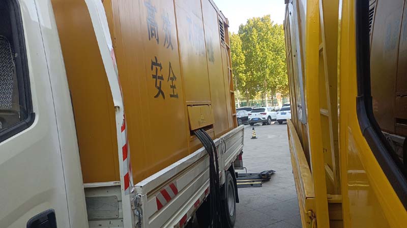 岳塘如何判断柴油发电机组和UPS电源的切换时间是否符合要求？