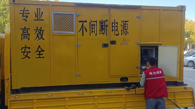 岳塘柴油发电机组和UPS电源配合使用时，如何避免切换过程中的电力中断？